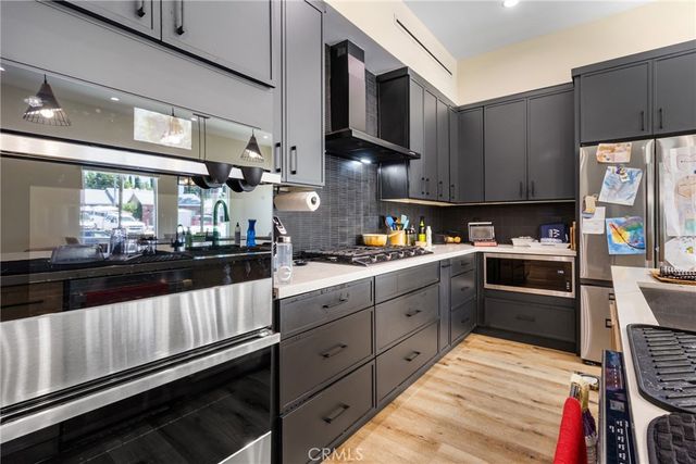 6952 Cozycroft Avenue, Winnetka, CA 91306