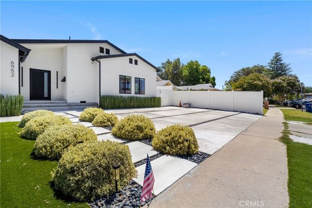 6952 Cozycroft Avenue, Winnetka, CA 91306