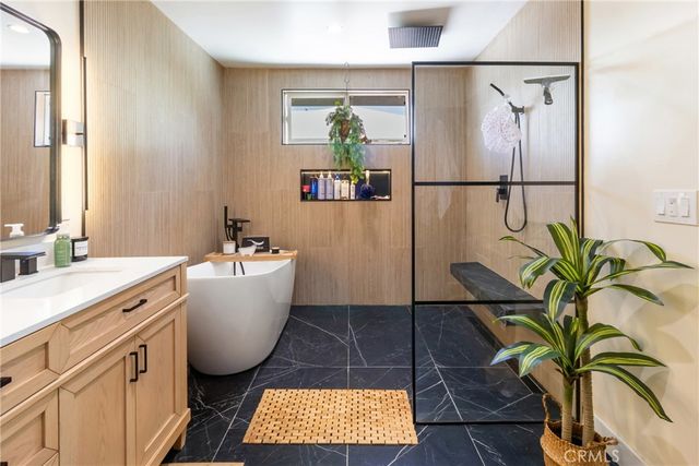 6952 Cozycroft Avenue, Winnetka, CA 91306