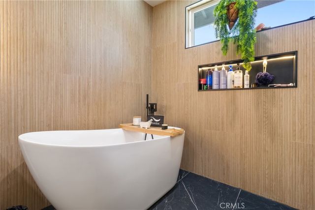 6952 Cozycroft Avenue, Winnetka, CA 91306