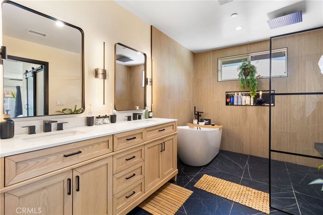 6952 Cozycroft Avenue, Winnetka, CA 91306