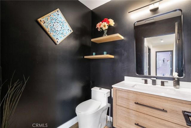 6952 Cozycroft Avenue, Winnetka, CA 91306