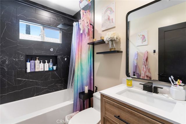 6952 Cozycroft Avenue, Winnetka, CA 91306