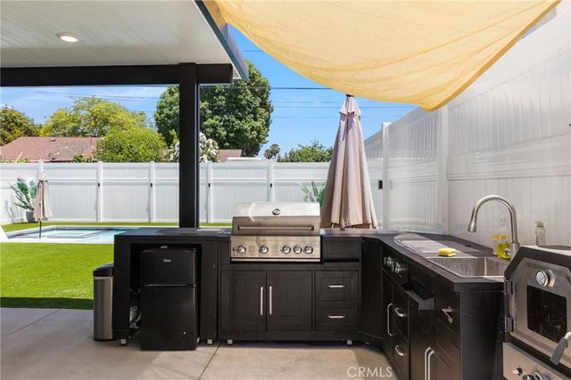 6952 Cozycroft Avenue, Winnetka, CA 91306