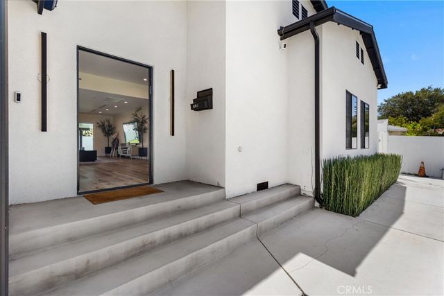 6952 Cozycroft Avenue, Winnetka, CA 91306