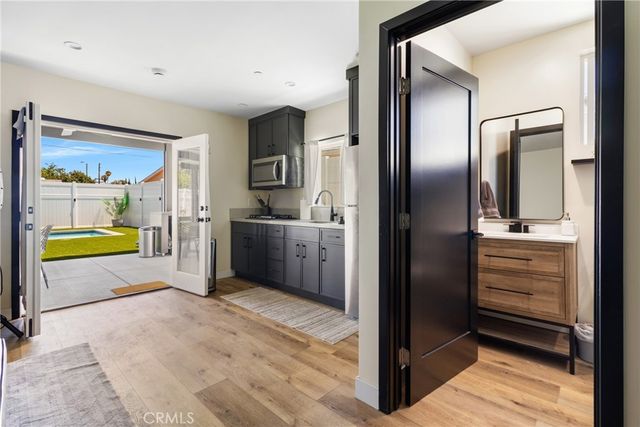 6952 Cozycroft Avenue, Winnetka, CA 91306