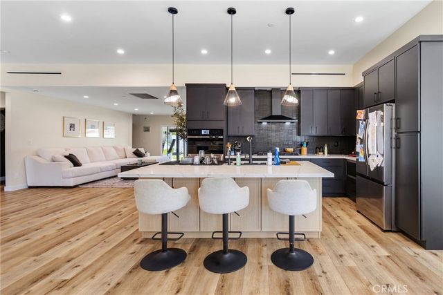 6952 Cozycroft Avenue, Winnetka, CA 91306
