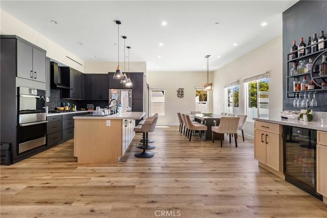 6952 Cozycroft Avenue, Winnetka, CA 91306