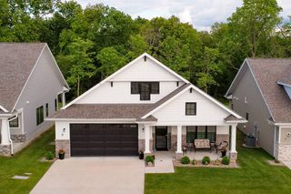 505 Vintage Lane 8, Pella, IA 50219