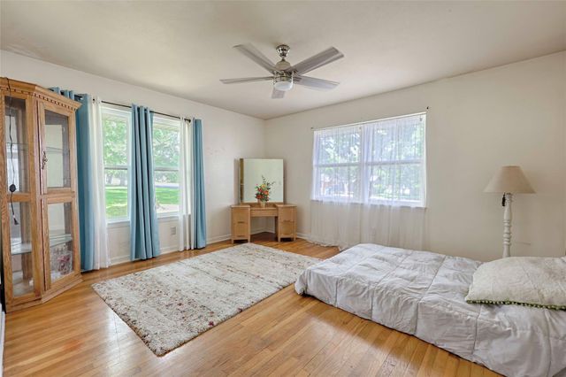 725 S Market Street, Flatonia, TX 78941