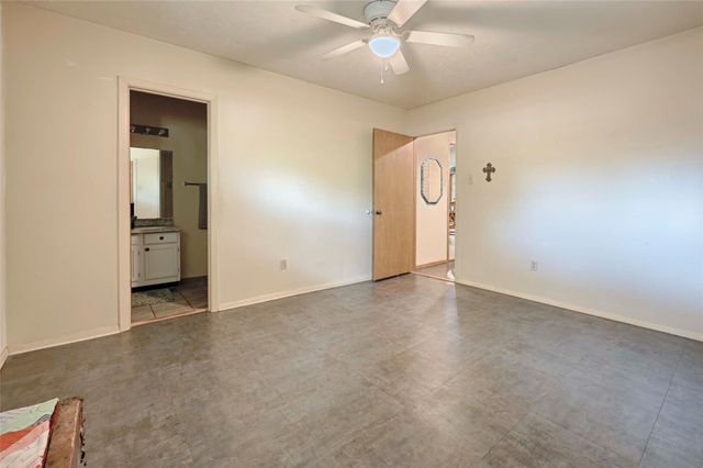 725 S Market Street, Flatonia, TX 78941
