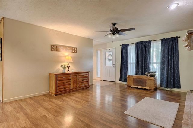 725 S Market Street, Flatonia, TX 78941