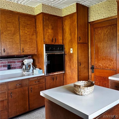 2898 Tallman Street, Wheatfield, NY 14132