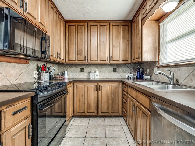 320 S 41ST West Avenue, Tulsa, OK 74127