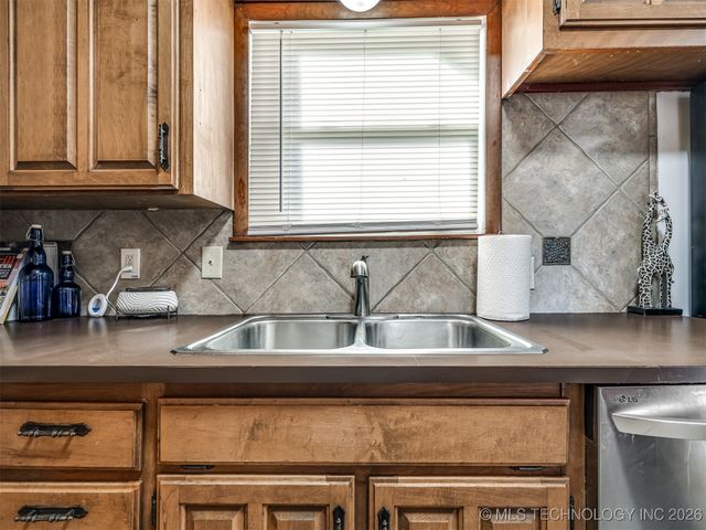 320 S 41ST West Avenue, Tulsa, OK 74127