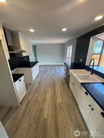 14616 Ash Way, Lynnwood, WA 98087