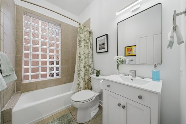 827 N Damen Avenue, Chicago, IL 60622