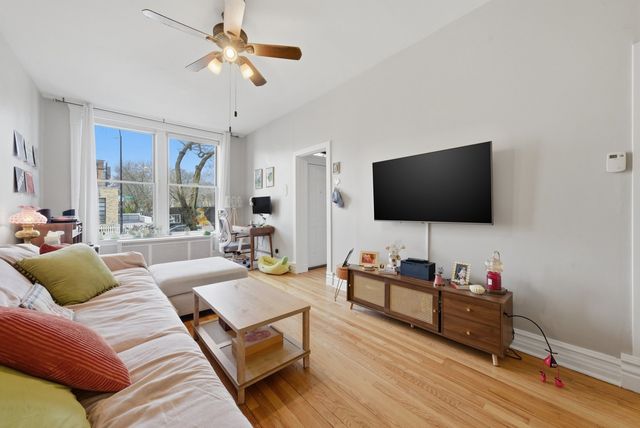 827 N Damen Avenue, Chicago, IL 60622