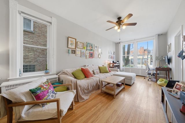 827 N Damen Avenue, Chicago, IL 60622