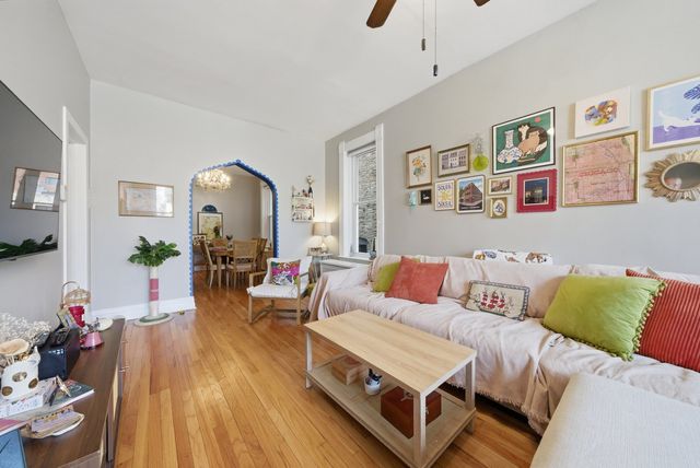 827 N Damen Avenue, Chicago, IL 60622