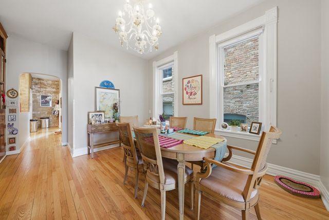 827 N Damen Avenue, Chicago, IL 60622