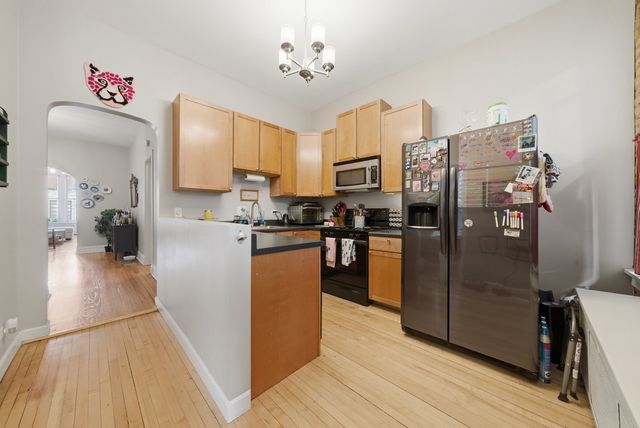 827 N Damen Avenue, Chicago, IL 60622