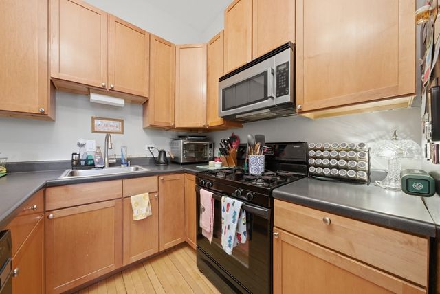 827 N Damen Avenue, Chicago, IL 60622