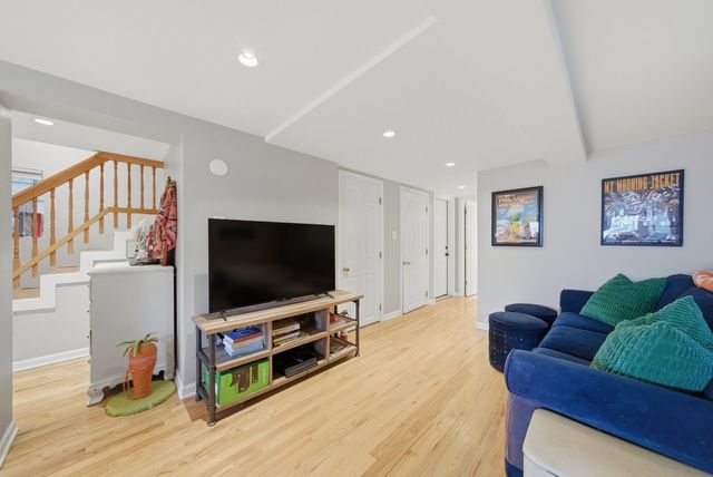 827 N Damen Avenue, Chicago, IL 60622