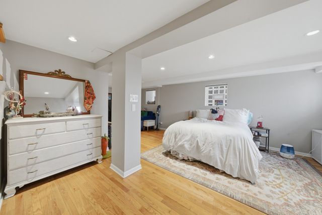 827 N Damen Avenue, Chicago, IL 60622