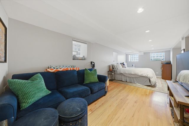 827 N Damen Avenue, Chicago, IL 60622