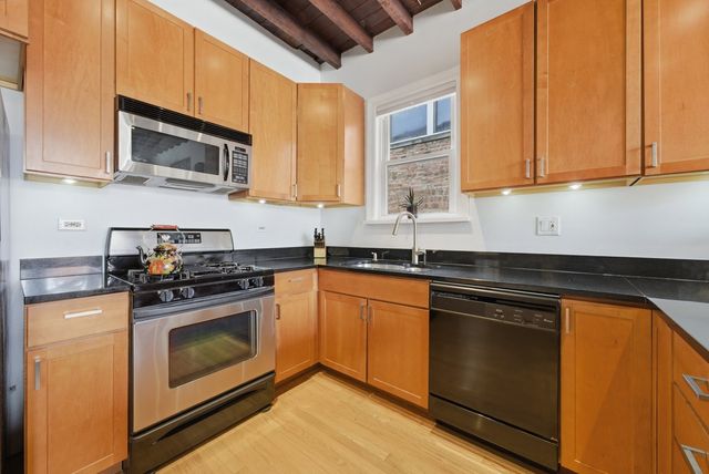 827 N Damen Avenue, Chicago, IL 60622