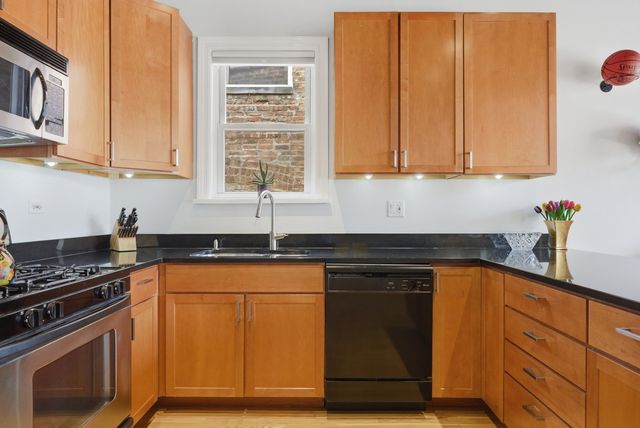 827 N Damen Avenue, Chicago, IL 60622