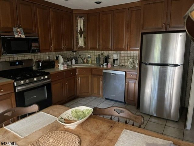 68 Dartmouth Rd, Wayne Twp., NJ 07470