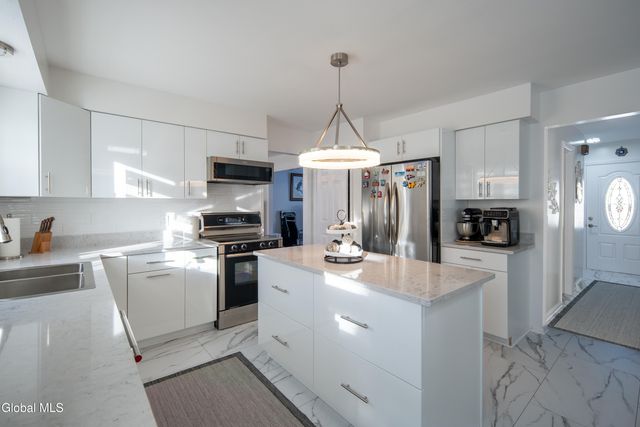 933 E Pine Hill Drive, Guilderland, NY 12303