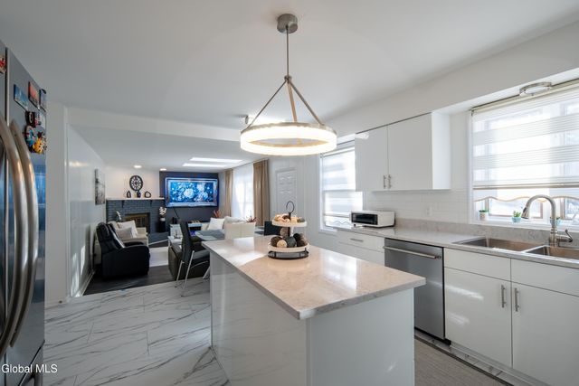 933 E Pine Hill Drive, Guilderland, NY 12303