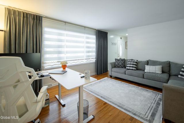 933 E Pine Hill Drive, Guilderland, NY 12303