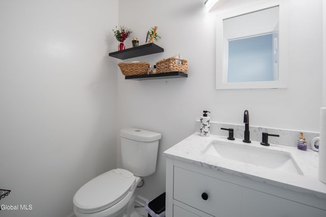 933 E Pine Hill Drive, Guilderland, NY 12303