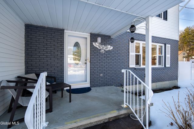 933 E Pine Hill Drive, Guilderland, NY 12303