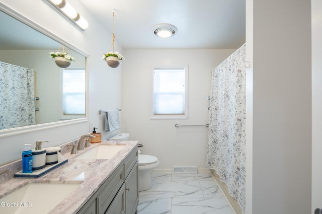 933 E Pine Hill Drive, Guilderland, NY 12303