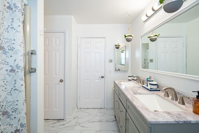 933 E Pine Hill Drive, Guilderland, NY 12303