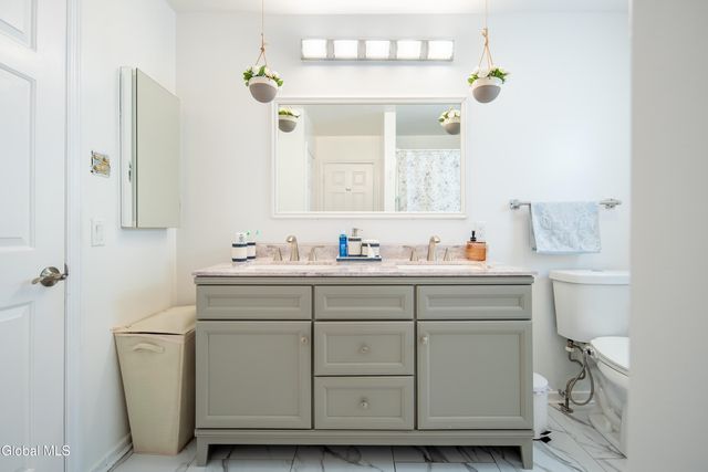 933 E Pine Hill Drive, Guilderland, NY 12303