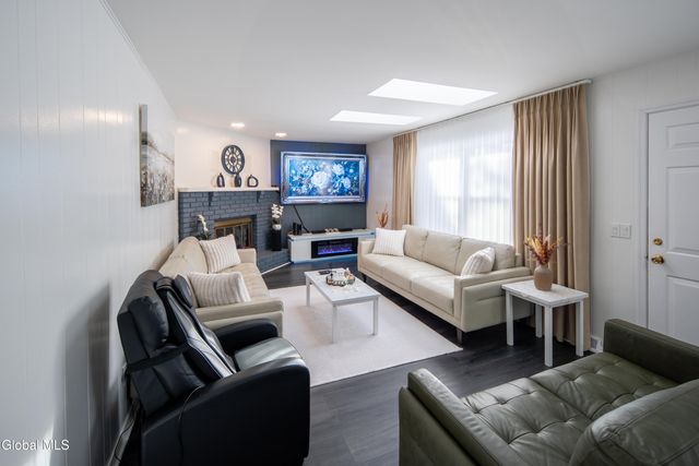 933 E Pine Hill Drive, Guilderland, NY 12303