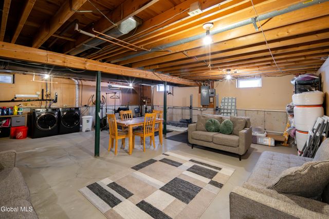 933 E Pine Hill Drive, Guilderland, NY 12303