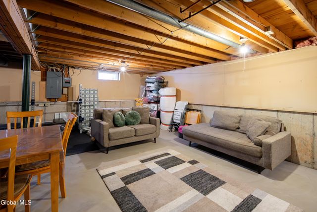 933 E Pine Hill Drive, Guilderland, NY 12303