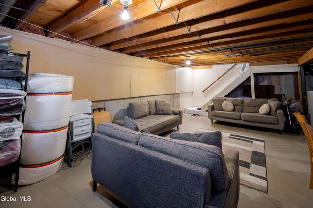 933 E Pine Hill Drive, Guilderland, NY 12303