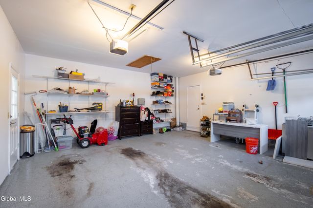 933 E Pine Hill Drive, Guilderland, NY 12303