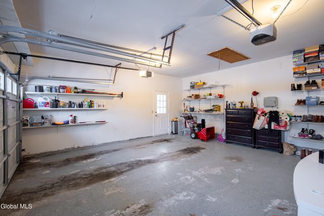 933 E Pine Hill Drive, Guilderland, NY 12303