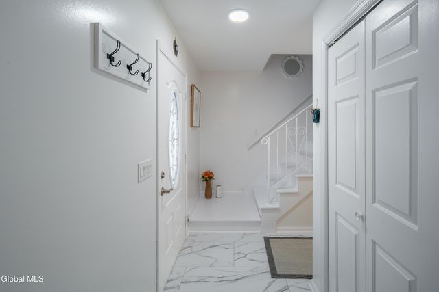 933 E Pine Hill Drive, Guilderland, NY 12303