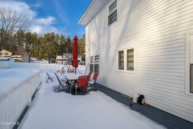 933 E Pine Hill Drive, Guilderland, NY 12303