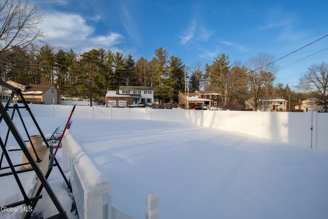 933 E Pine Hill Drive, Guilderland, NY 12303